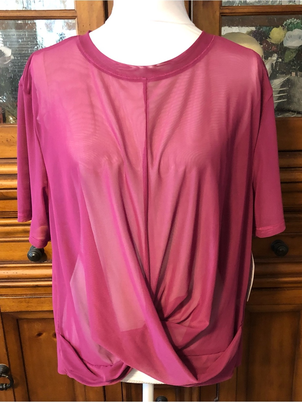 NWT Isabella Activewear Twist Front Mesh Top